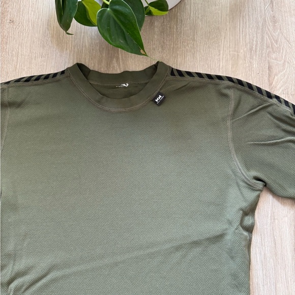 Green Helly Hansen Shirt textured performance short sleeve Top - Picture 4 of 6